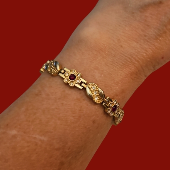 VTG Goldtone Floral Link Red Glass Gem Holiday Bracelet - Picture 1 of 7